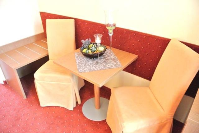 Parkhotel Neubauer Bad Sauerbrunn Rum bild
